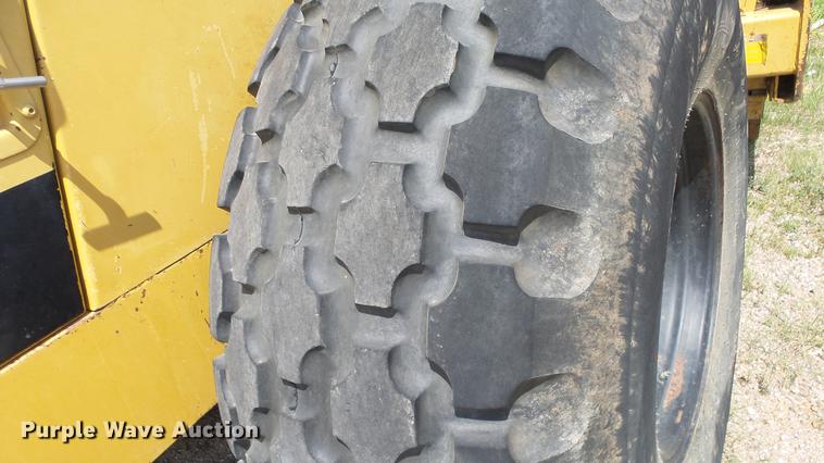 image for item DE2962 1991 Caterpillar CP563 single drum vibratory roller