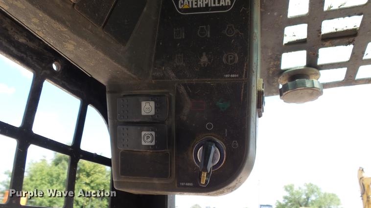 image for item DE2964 2002 Caterpillar 216 skid steer