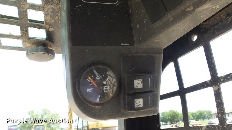 image for item DE2964 2002 Caterpillar 216 skid steer