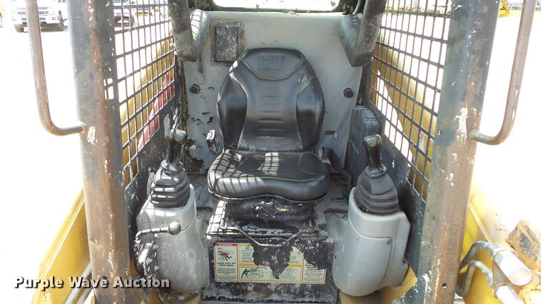 image for item DE2964 2002 Caterpillar 216 skid steer