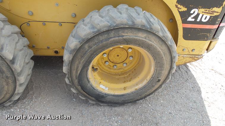 image for item DE2964 2002 Caterpillar 216 skid steer
