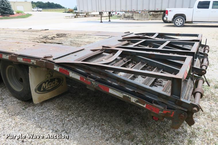 image for item DE3761 2008 Blue Diamond equipment trailer