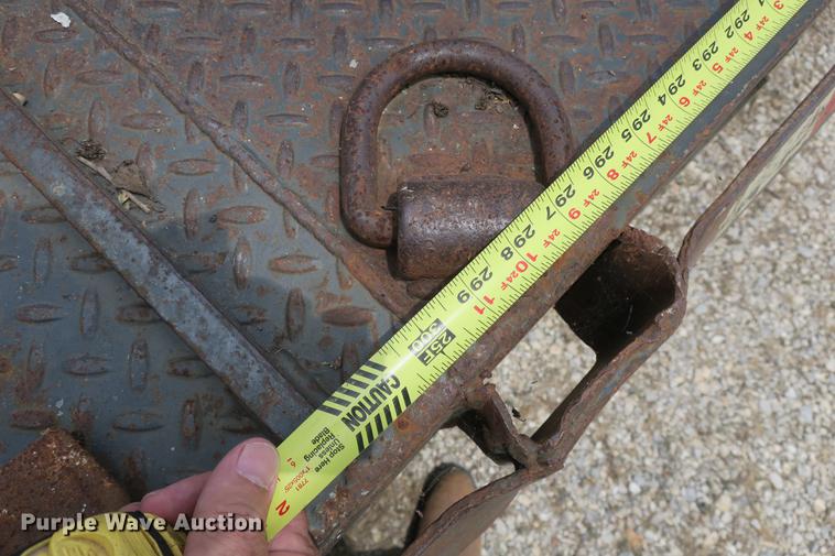 image for item DE3761 2008 Blue Diamond equipment trailer