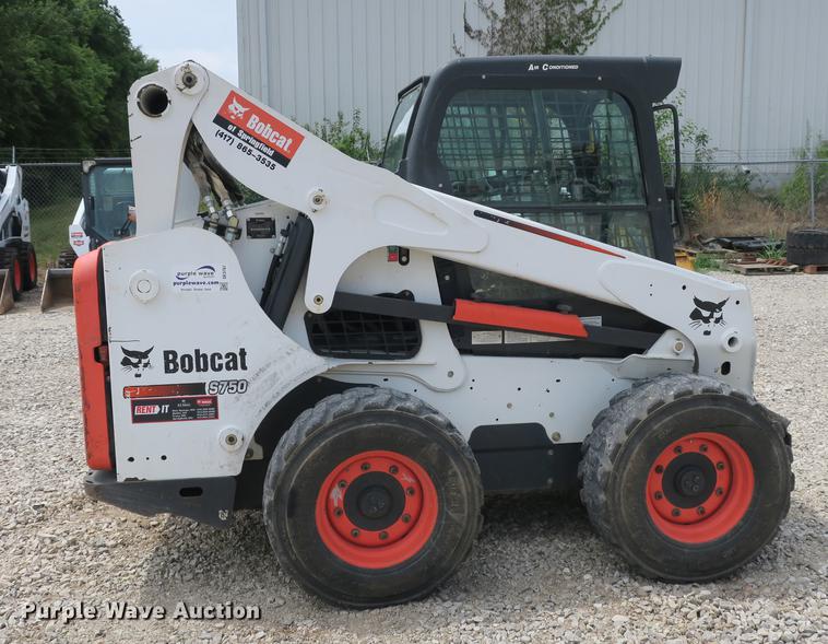 image for item DE3767 2011 Bobcat S750 skid steer