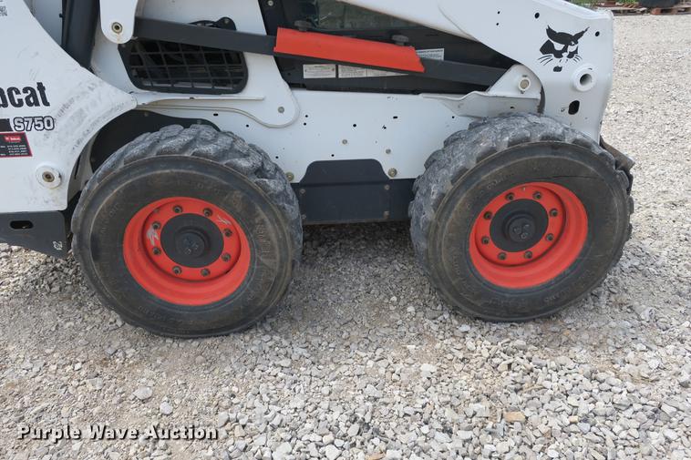 image for item DE3767 2011 Bobcat S750 skid steer