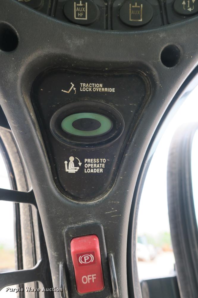 image for item DE3767 2011 Bobcat S750 skid steer