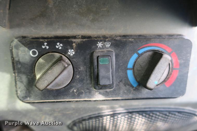 image for item DE3767 2011 Bobcat S750 skid steer