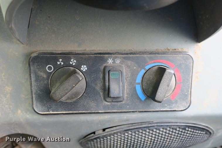 image for item DE3768 2012 Bobcat S770 skid steer