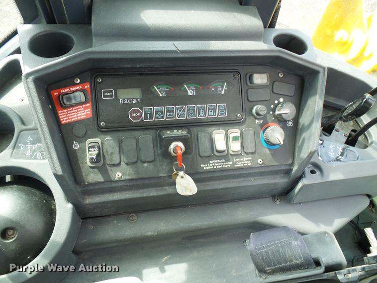 image for item DE5083 2004 John Deere 310G backhoe