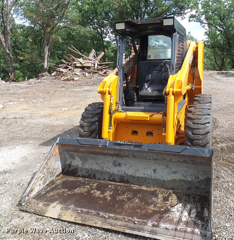 image for item DE5084 2003 Case 60XT skid steer
