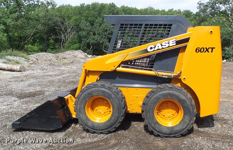 image for item DE5084 2003 Case 60XT skid steer