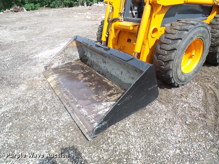 image for item DE5084 2003 Case 60XT skid steer