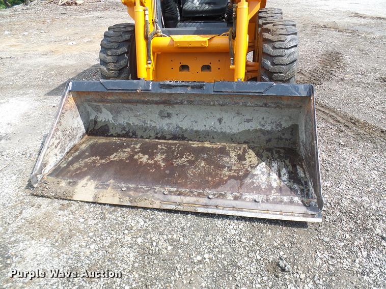 image for item DE5084 2003 Case 60XT skid steer