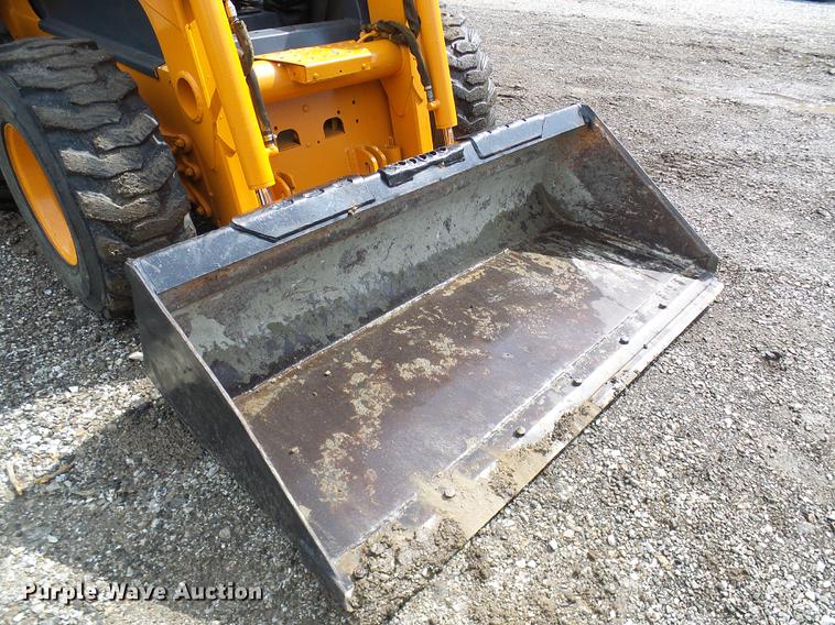 image for item DE5084 2003 Case 60XT skid steer