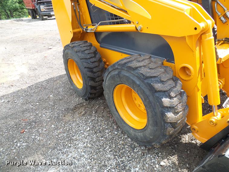 image for item DE5084 2003 Case 60XT skid steer