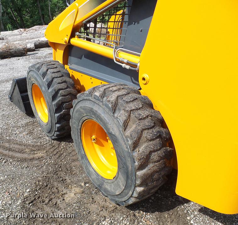 image for item DE5084 2003 Case 60XT skid steer