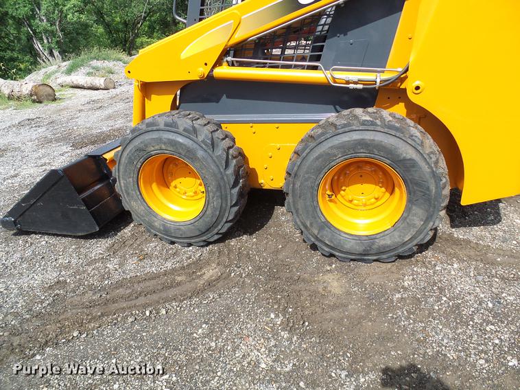 image for item DE5084 2003 Case 60XT skid steer