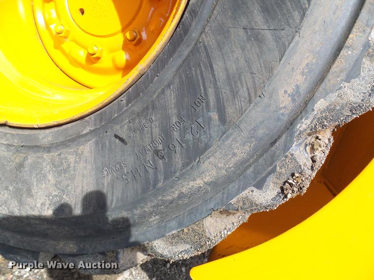 image for item DE5084 2003 Case 60XT skid steer