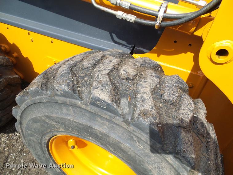 image for item DE5084 2003 Case 60XT skid steer