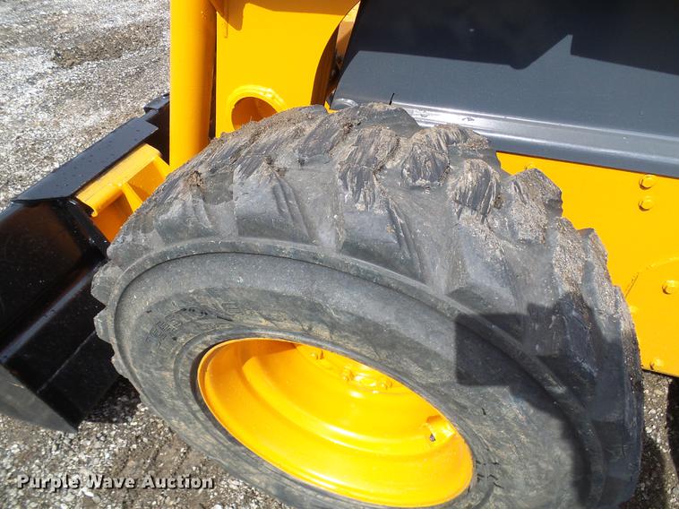 image for item DE5084 2003 Case 60XT skid steer