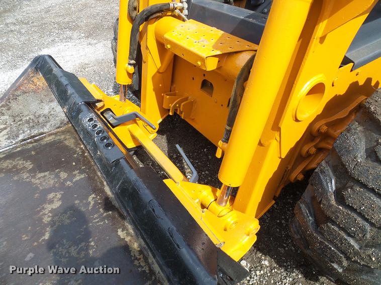 image for item DE5084 2003 Case 60XT skid steer