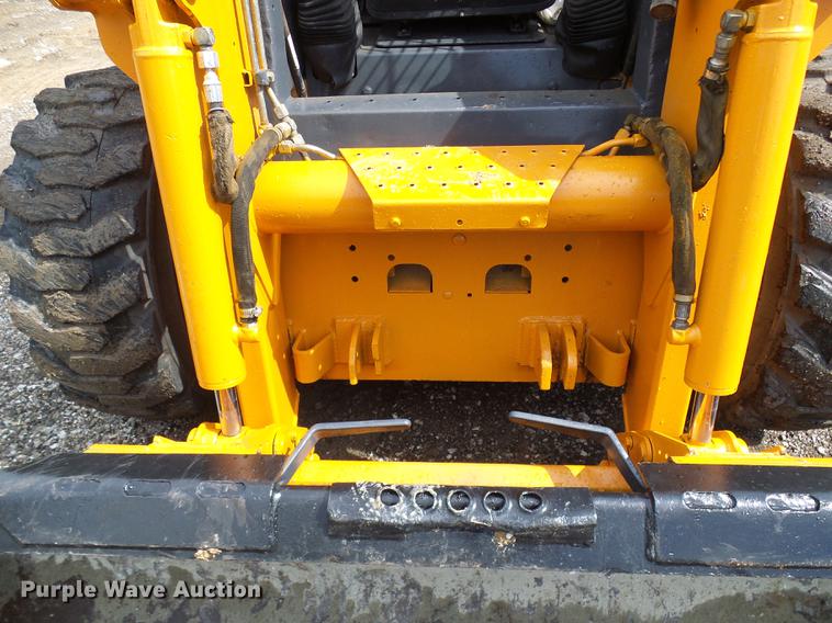 image for item DE5084 2003 Case 60XT skid steer