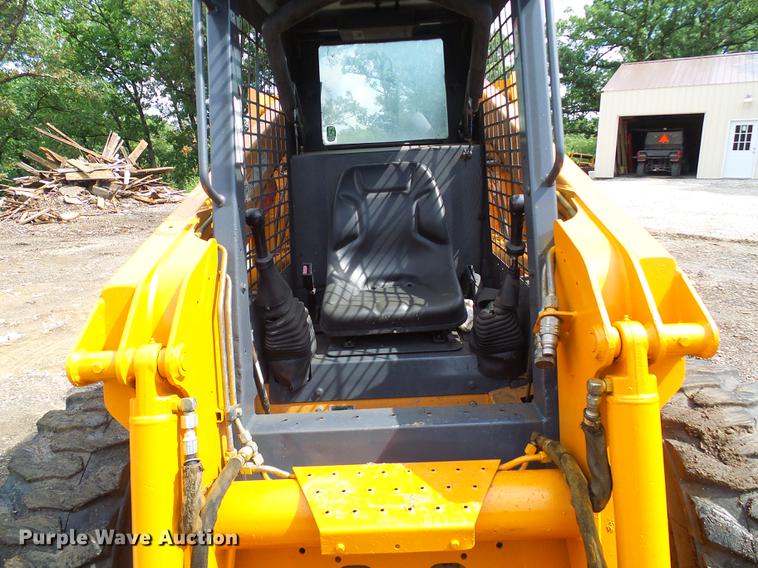 image for item DE5084 2003 Case 60XT skid steer