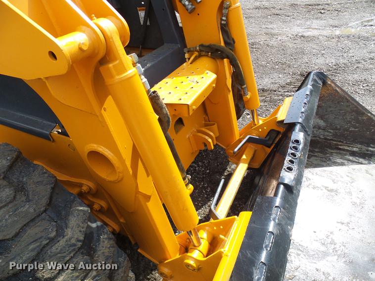 image for item DE5084 2003 Case 60XT skid steer