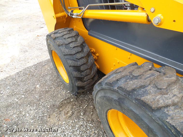 image for item DE5084 2003 Case 60XT skid steer