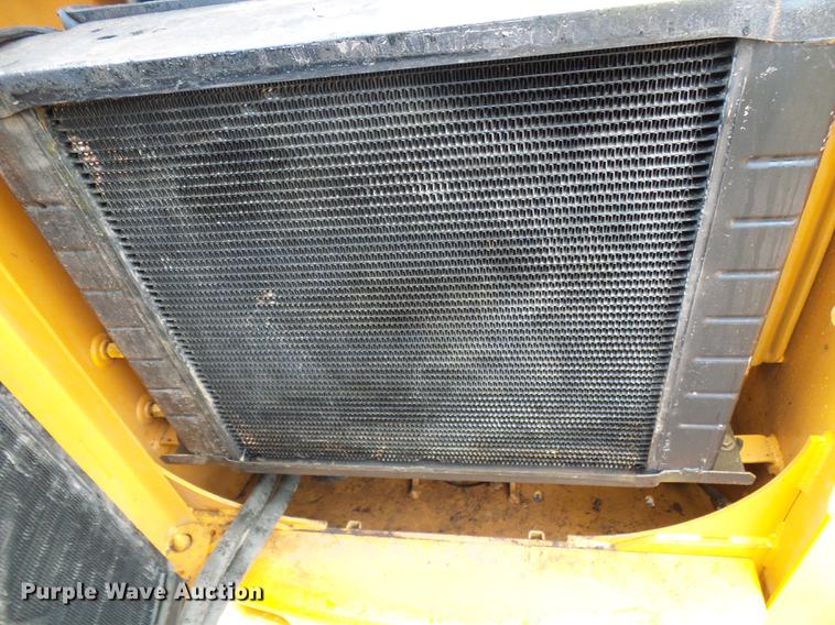 image for item DE5084 2003 Case 60XT skid steer