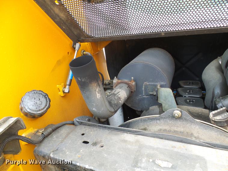 image for item DE5084 2003 Case 60XT skid steer