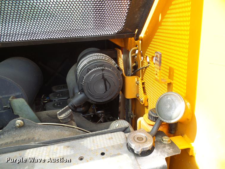 image for item DE5084 2003 Case 60XT skid steer