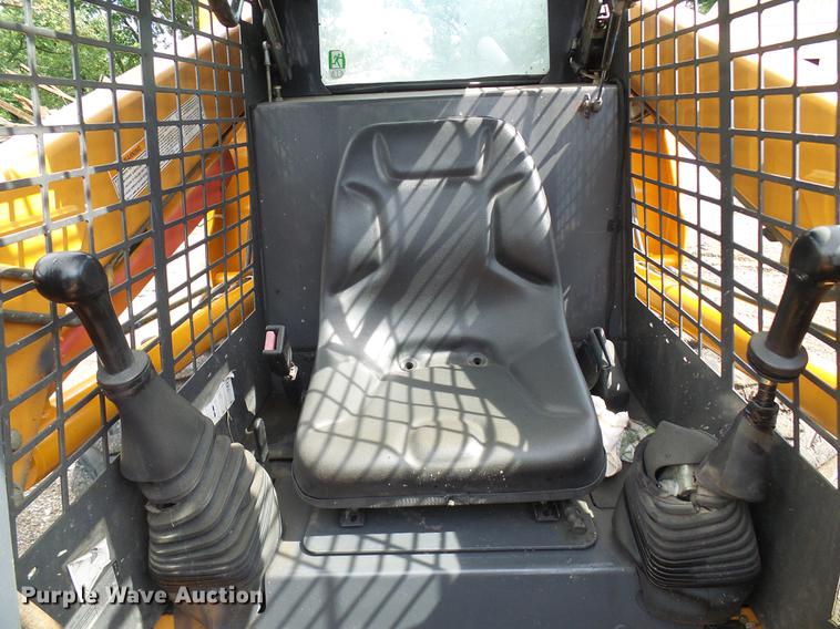 image for item DE5084 2003 Case 60XT skid steer