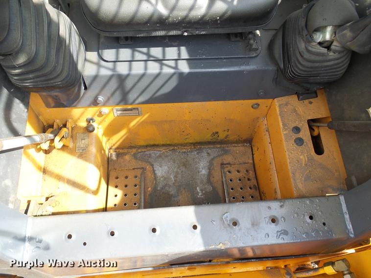 image for item DE5084 2003 Case 60XT skid steer