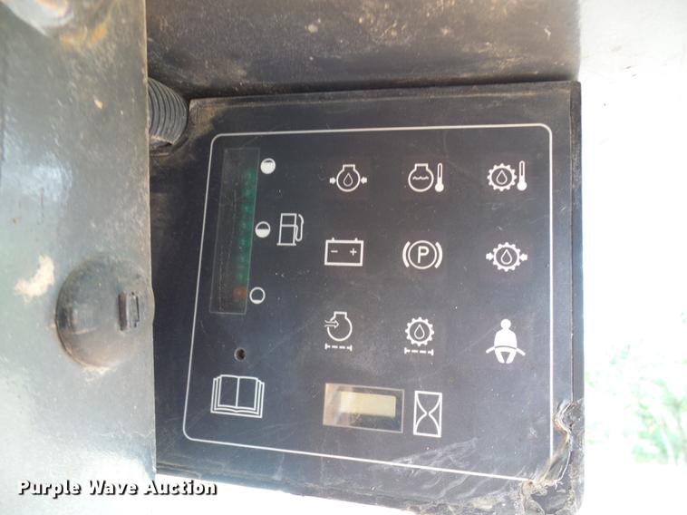 image for item DE5084 2003 Case 60XT skid steer