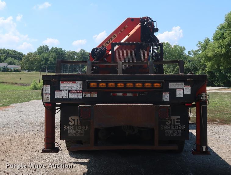 image for item DE6089 1999 International Paystar 5000 crane truck