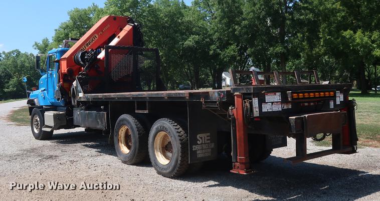 image for item DE6089 1999 International Paystar 5000 crane truck