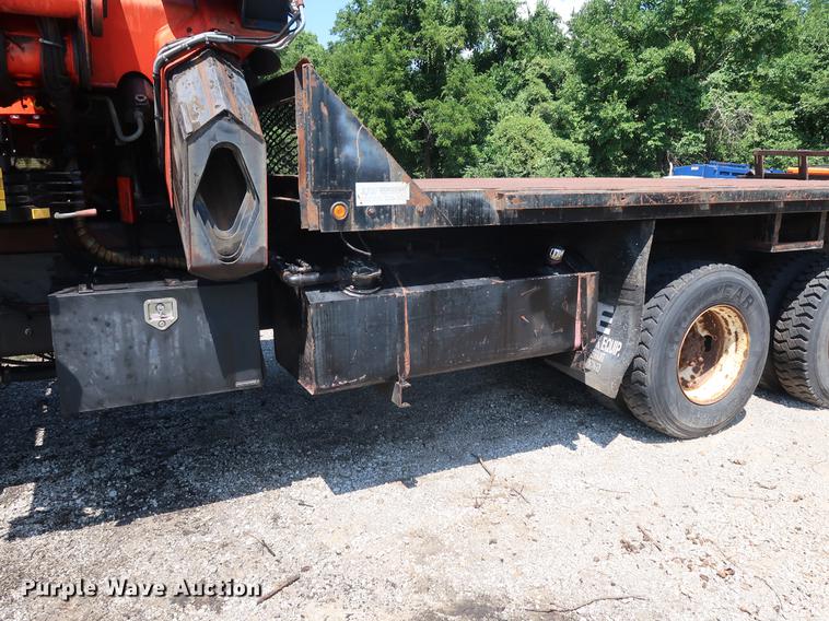 image for item DE6089 1999 International Paystar 5000 crane truck