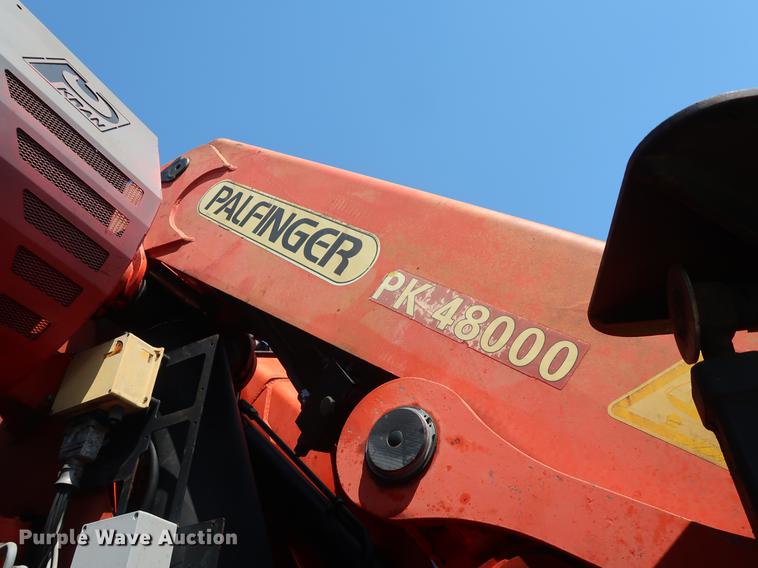 image for item DE6089 1999 International Paystar 5000 crane truck