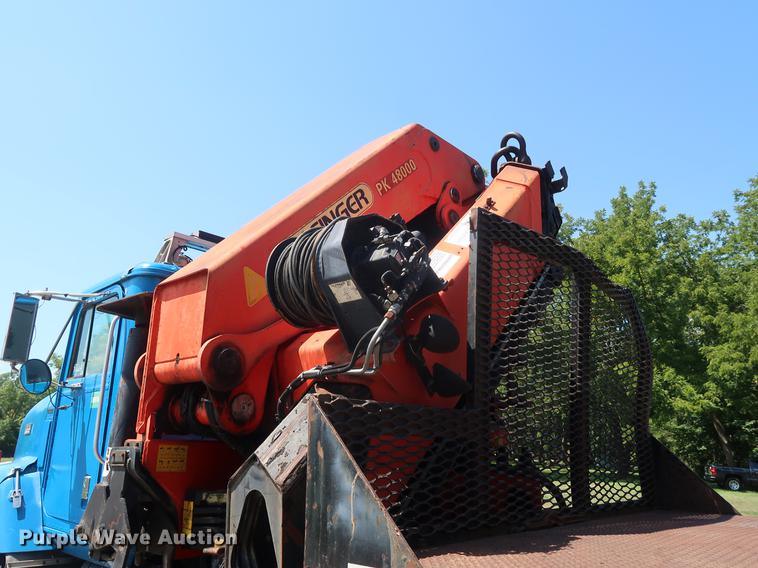 image for item DE6089 1999 International Paystar 5000 crane truck