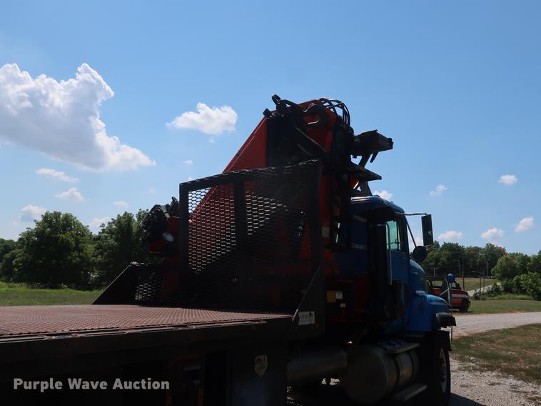 image for item DE6089 1999 International Paystar 5000 crane truck