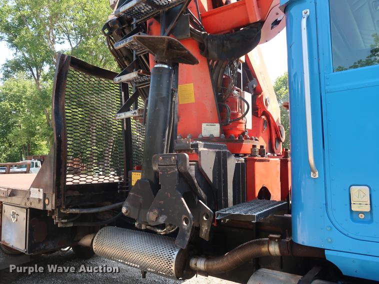 image for item DE6089 1999 International Paystar 5000 crane truck