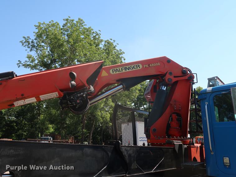 image for item DE6089 1999 International Paystar 5000 crane truck