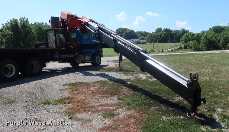 image for item DE6089 1999 International Paystar 5000 crane truck