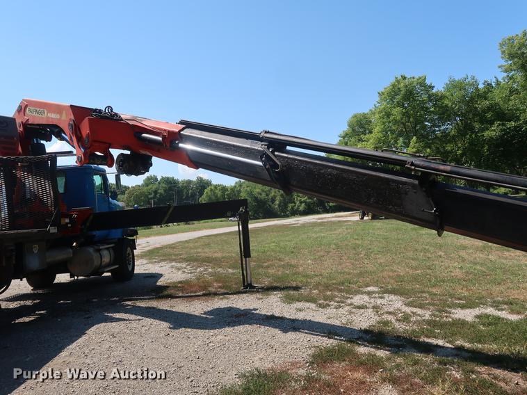 image for item DE6089 1999 International Paystar 5000 crane truck
