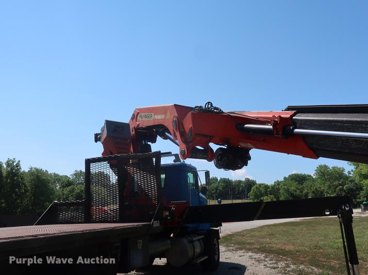 image for item DE6089 1999 International Paystar 5000 crane truck