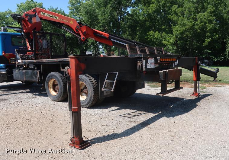 image for item DE6089 1999 International Paystar 5000 crane truck