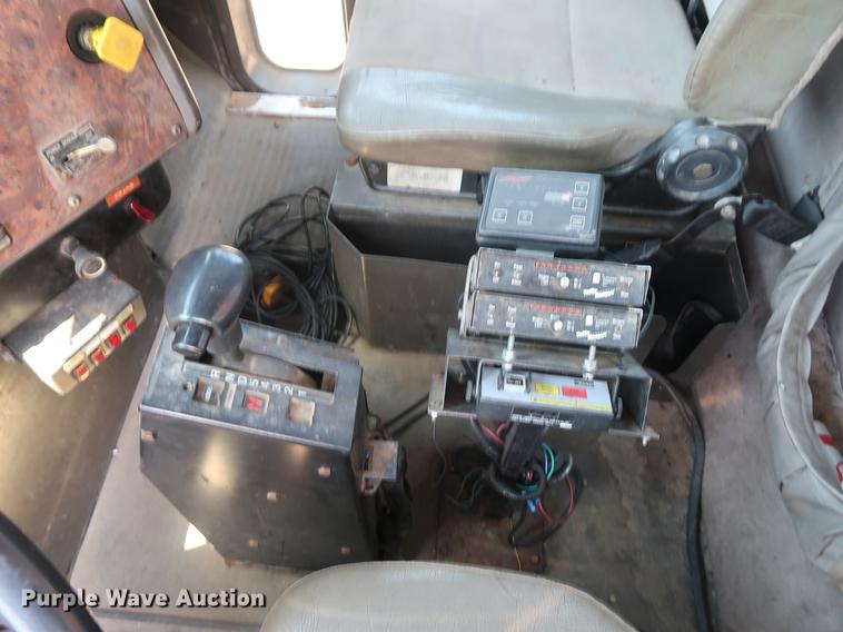 image for item DE6089 1999 International Paystar 5000 crane truck