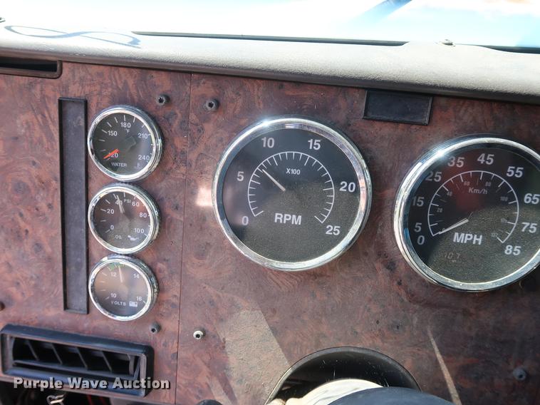 image for item DE6089 1999 International Paystar 5000 crane truck