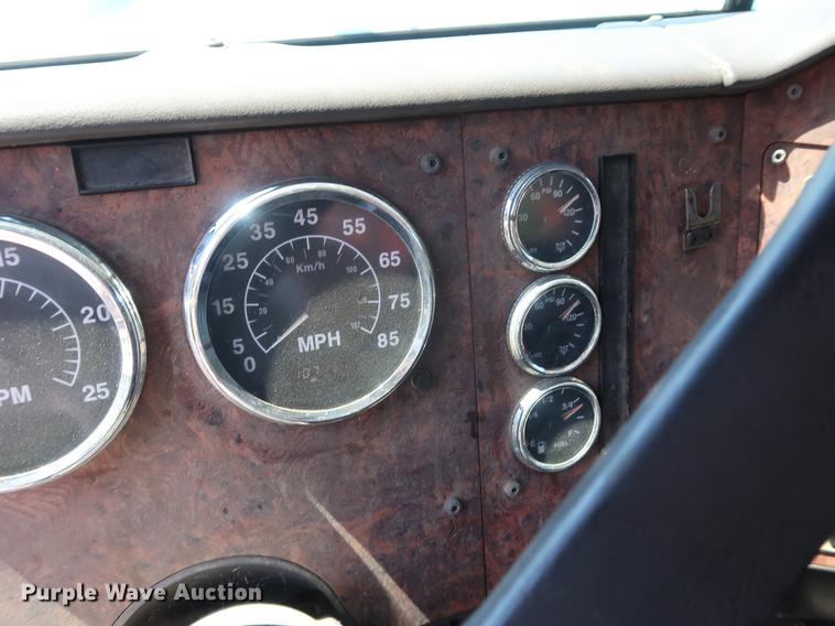 image for item DE6089 1999 International Paystar 5000 crane truck